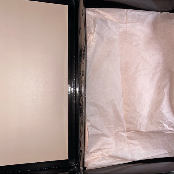 Victoria’s Secret Gift Box - Picture 5 of 5